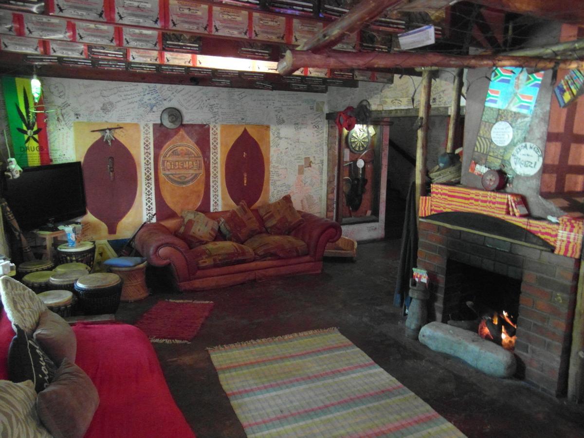 Dijembe Backpackers Lodge Stormsrivier Eksteriør bilde